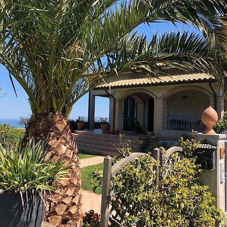 B&B La Palma San Costanzo Екстер'єр фото