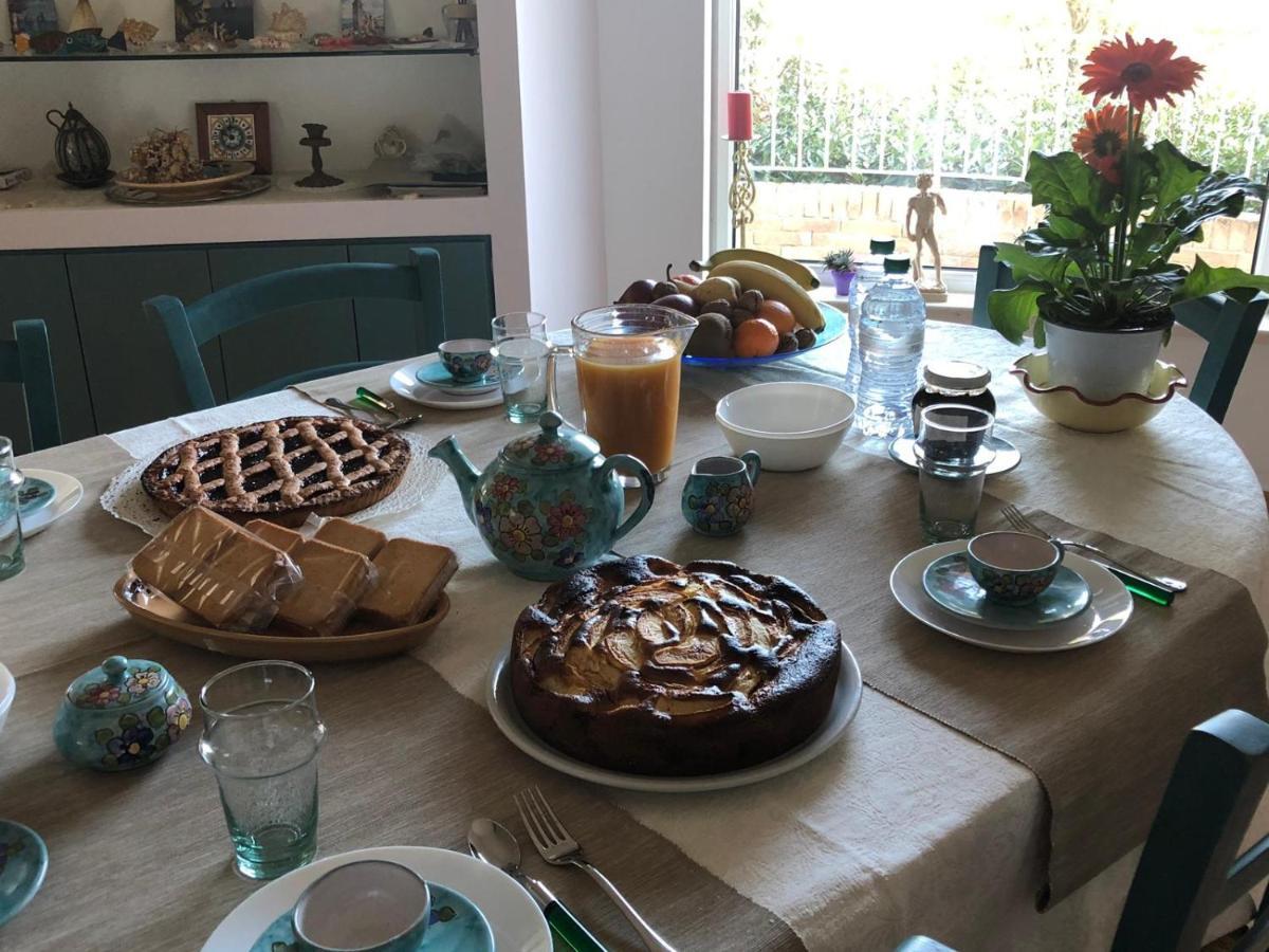 B&B La Palma San Costanzo Екстер'єр фото