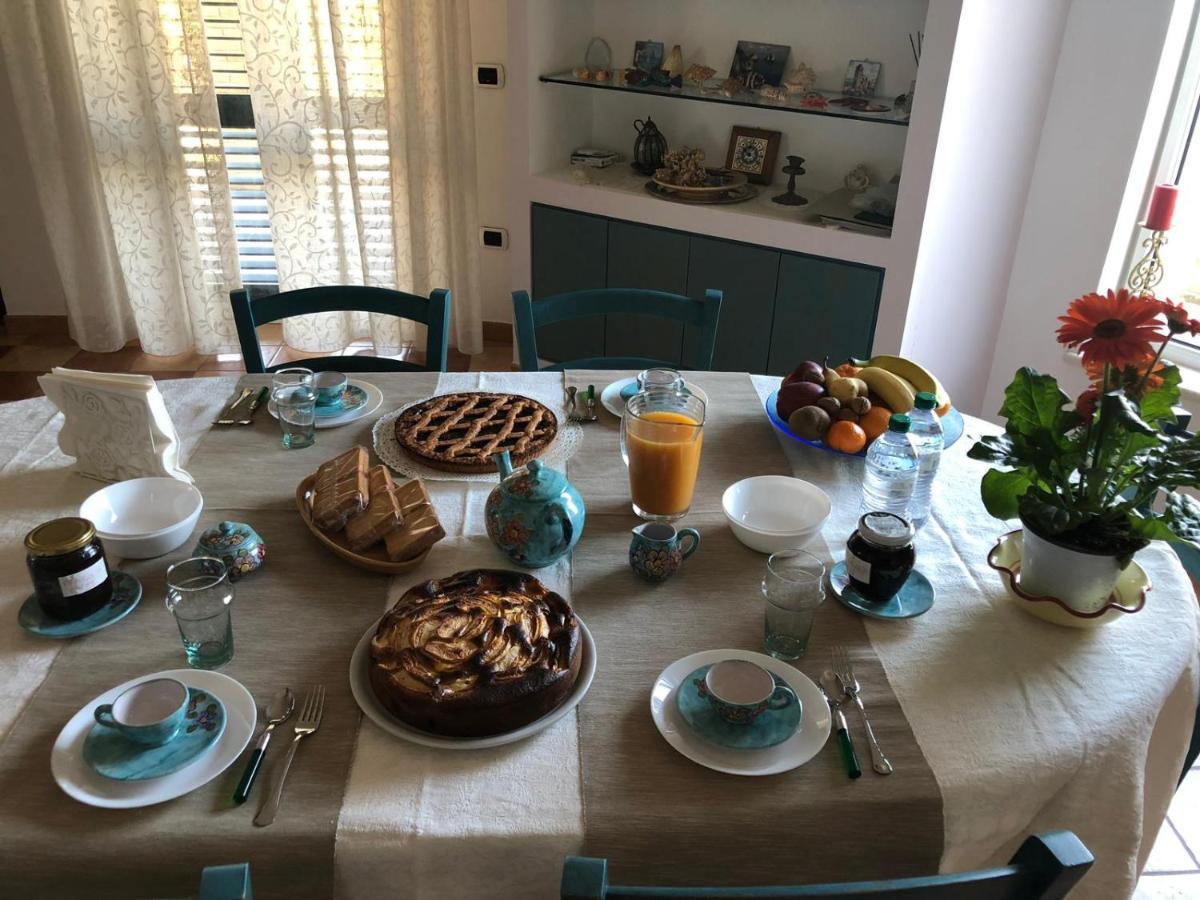B&B La Palma San Costanzo Екстер'єр фото