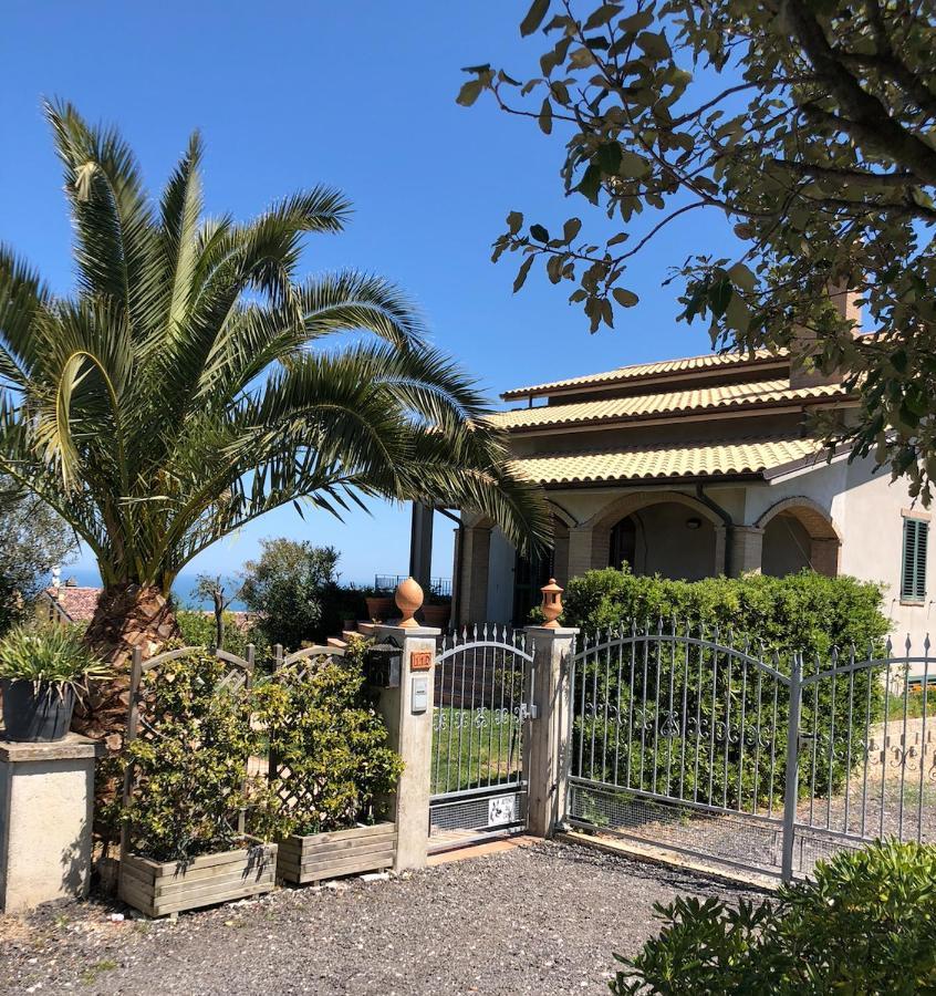 B&B La Palma San Costanzo Екстер'єр фото